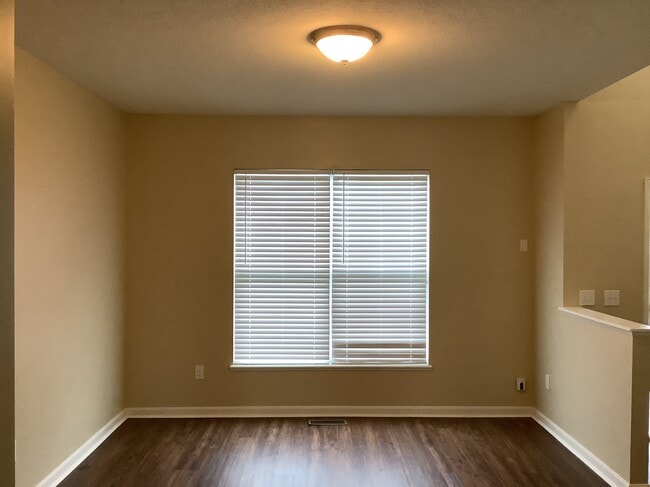 Building Photo - 390 Modesta Rd