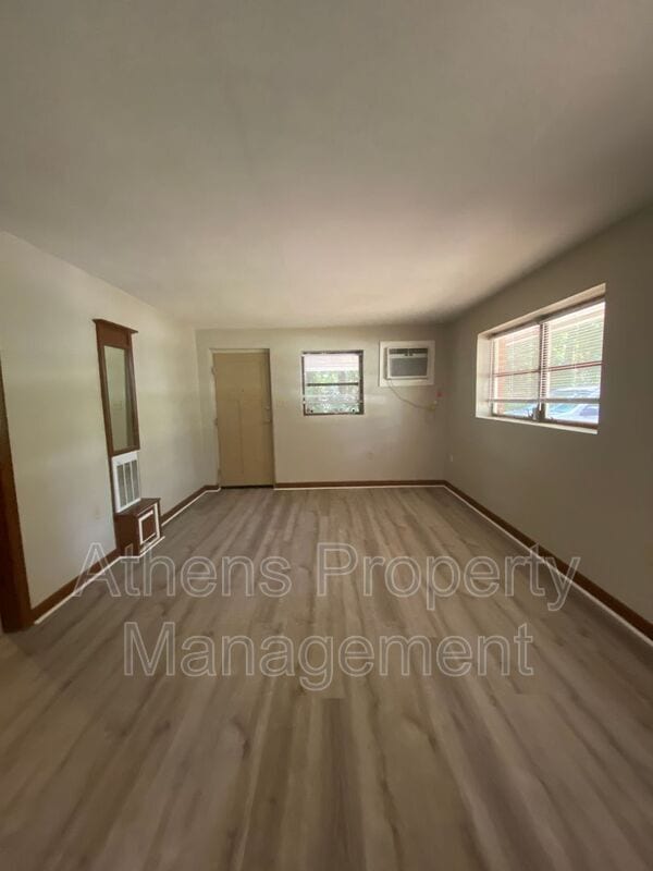 Building Photo - 317 Springtree Rd