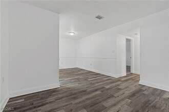 Building Photo - 12658 Kenwood Ln