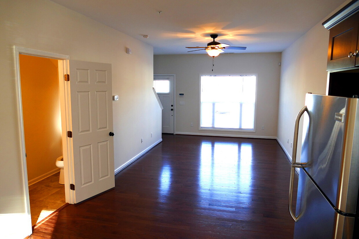 Building Photo - 37 Myleigh Ave