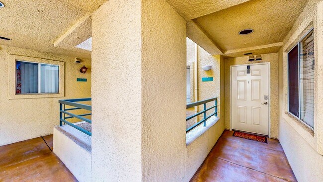 Foto del edificio - **2 weeks base rent free special**  1 Bedroom Gem with granite touch and private parking!. "Chic ...