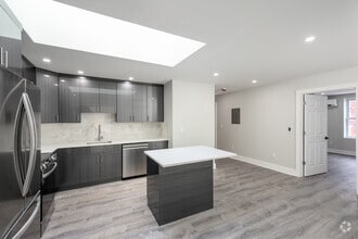 Interior Photo - 61 Bank St