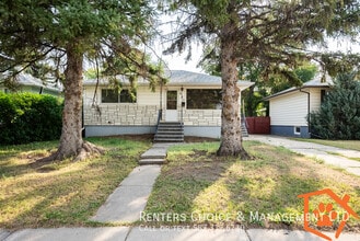 Building Photo - 605-611 11 St N