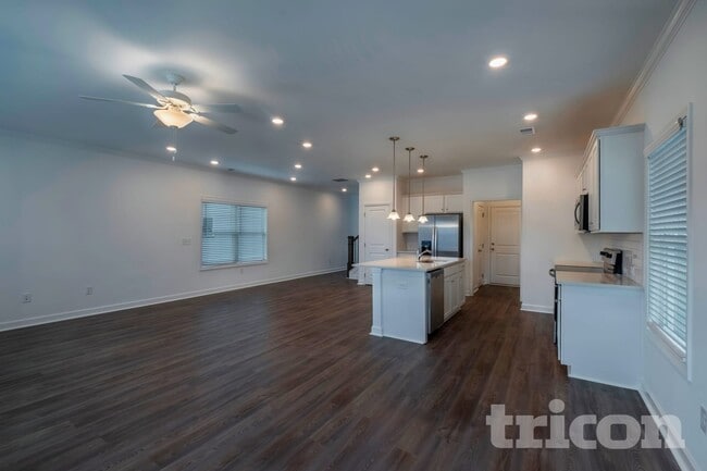 Building Photo - 132 E Rdg Wy