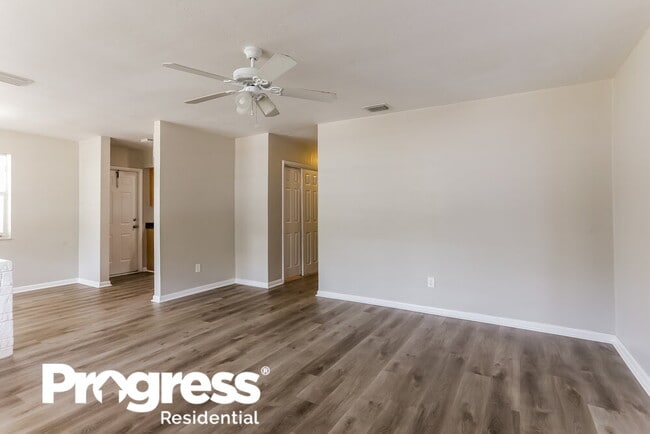 Building Photo - 811 SW 28th Terrace