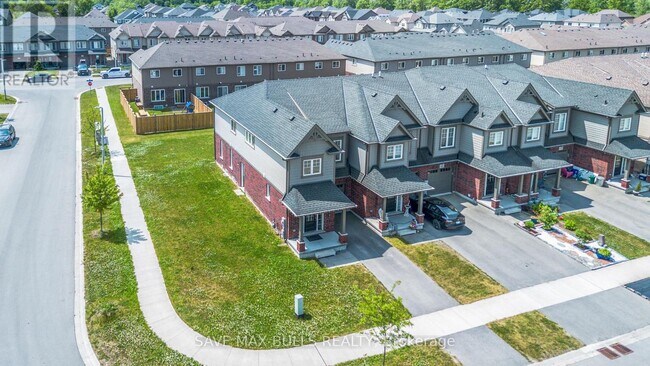 Building Photo - 636 Julia Dr
