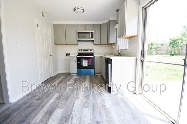 Building Photo - 2113 Grand Prix Dr