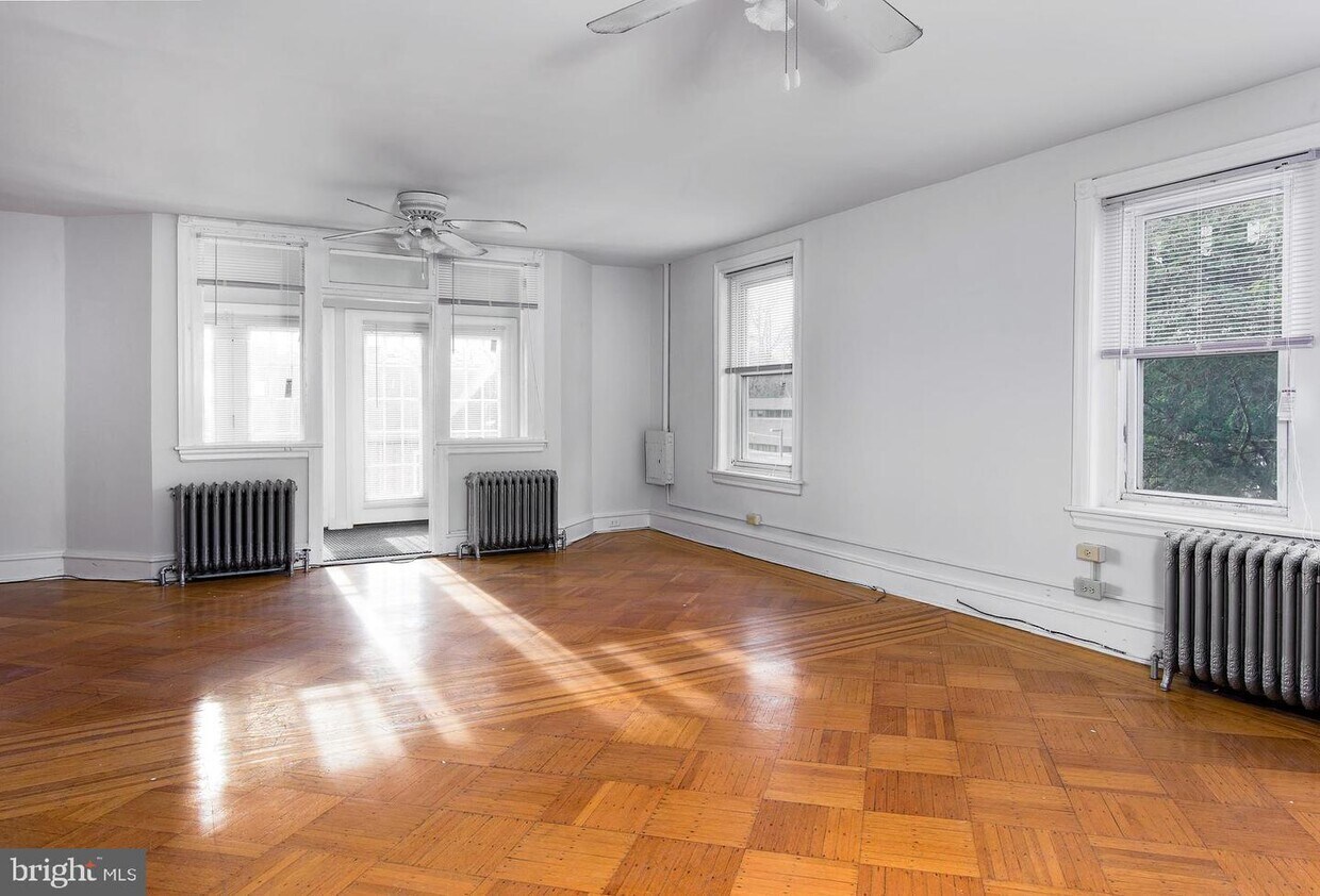 Primary Photo - 343 W Lancaster Ave