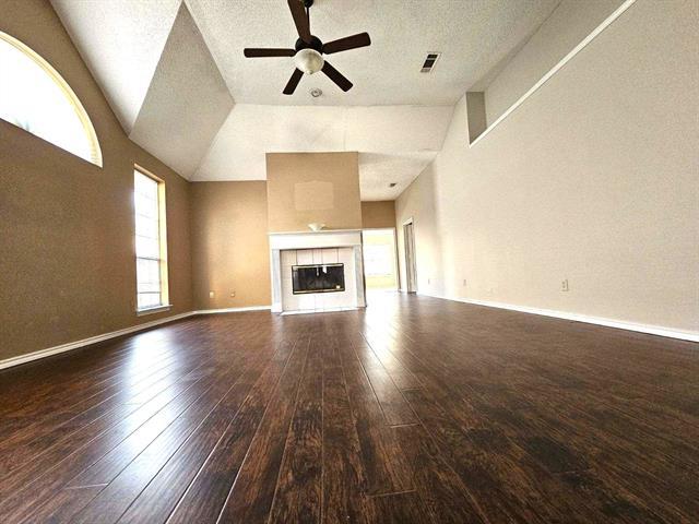 Foto del edificio - 7961 King Arthur Rd