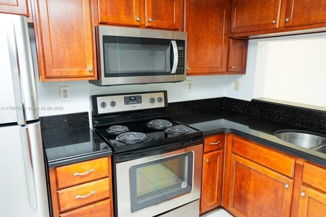 Foto del edificio - FAIRWAY GREENS CONDO