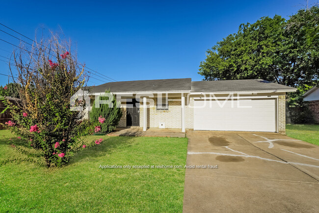 Building Photo - 6405 Moonglow Lane