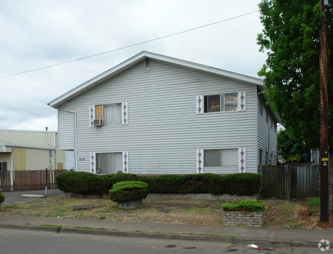 Building Photo - 950 NW Hayes Ave