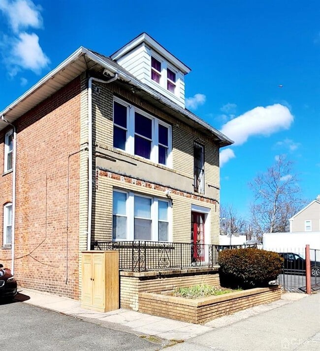 463 S Clinton St, East Orange, NJ 07018 Apartment for Rent in East