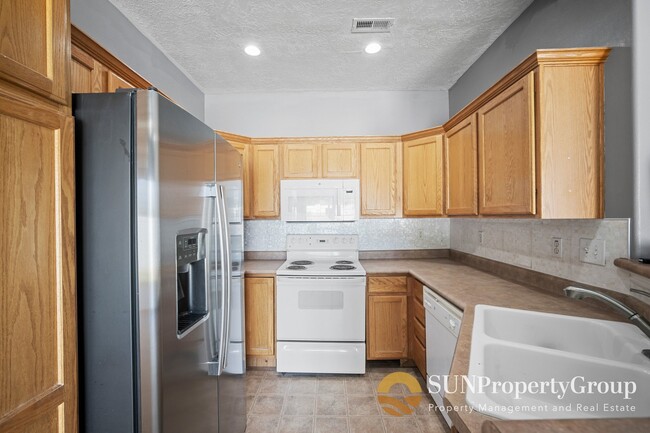 Building Photo - 1574 Calais Ct