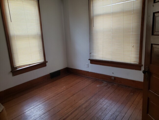 Foto del edificio - 2 Bedroom 1 bath house located near downto...