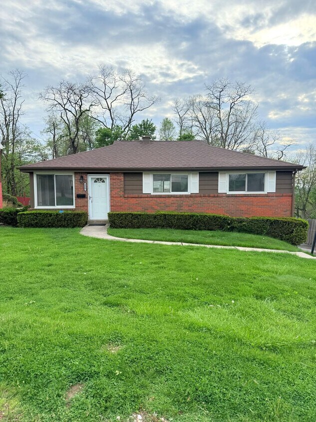 Foto principal - Newly Remodeled 3-Bed, 2-Bath Ranch Style Home