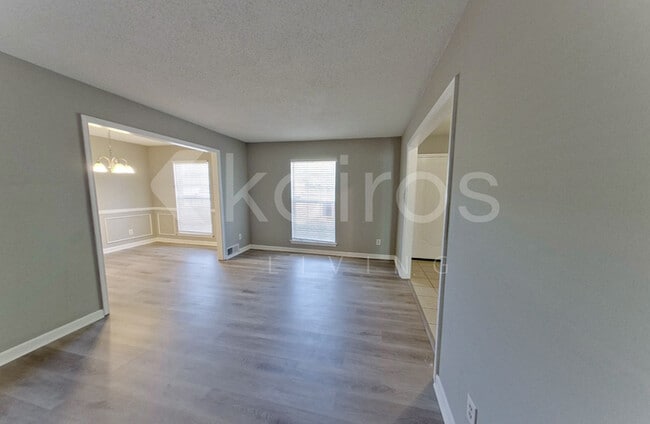 Building Photo - 2785 Clearbrook St