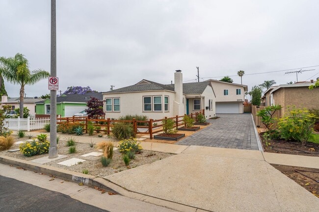 Building Photo - Newly Renovated Torrance Home!