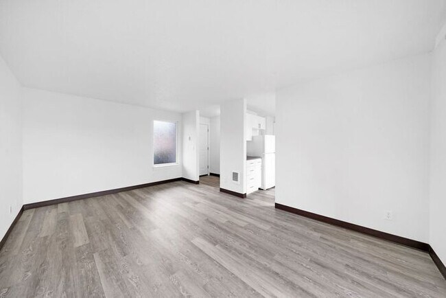 Foto del edificio - 2 bedroom 1 bath in Milwaukie!!
