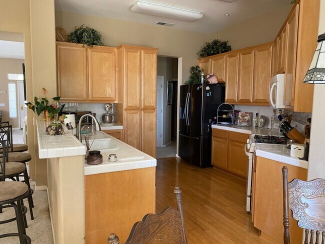 Foto del edificio - Great Summerset 3 popular floorplan!  2 be...