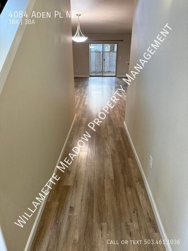 Foto del edificio - 4084 Aden Pl NE