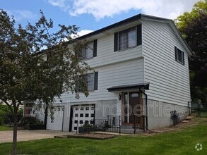 Building Photo - 219 McDivitt Ln