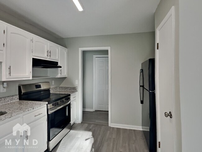 Foto del edificio - 804 Pine Forest Cir