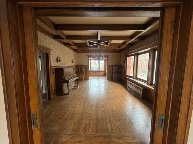 Formal Dining Room - 842 W Galena St
