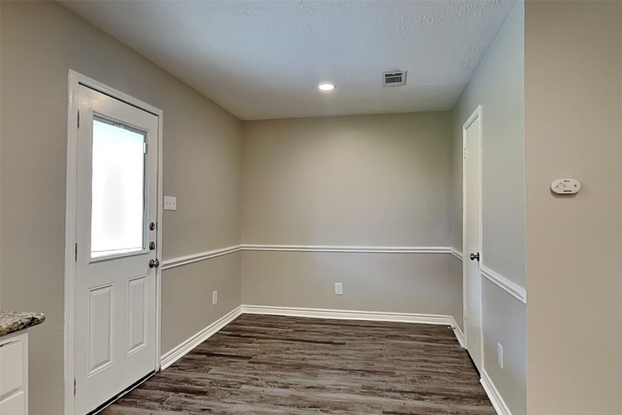 Foto del edificio - 5711 Deer Timbers Trail