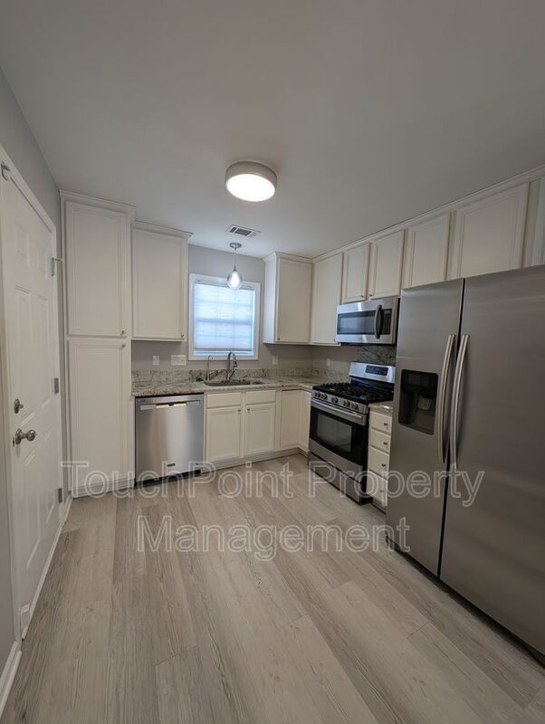 Building Photo - 4656 Sooner Ln