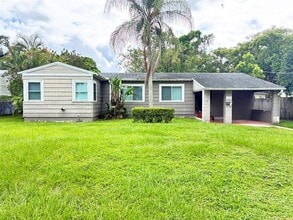 Building Photo - 1650 Crestwood Dr