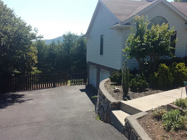 Building Photo - 39 Valleyview Cir