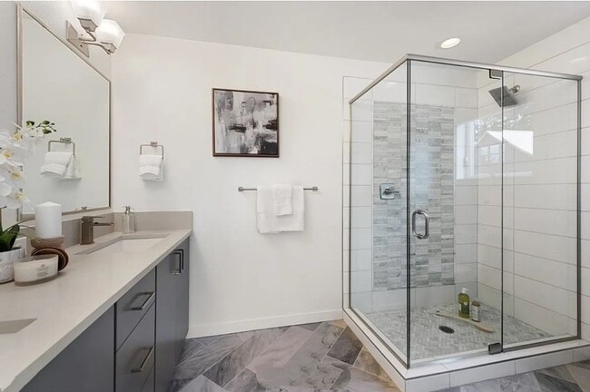 Building Photo - 4bd/3.5ba Seattle Condo