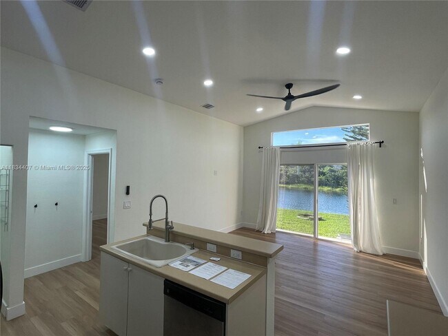 Foto del edificio - 16285 SW 27th St