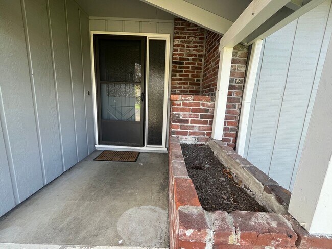 Building Photo - 3 Bedroom Home In Oatfield neighborhood, M...
