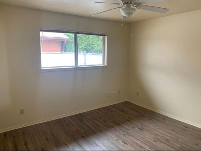 Building Photo - 660 S 400 E