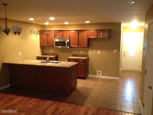 Building Photo - 2 br, 2 bath Townhome - 4571 w 1075 n