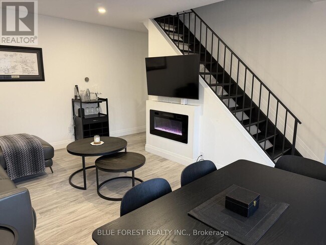 Building Photo - 70 Fiddlers Green Rd