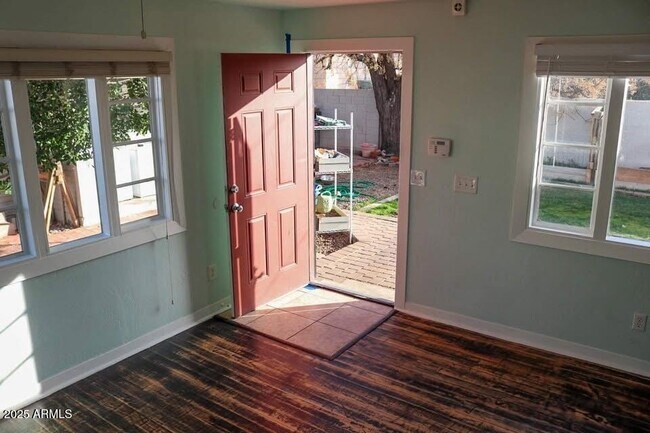 Foto del edificio - 1329 W Fillmore St