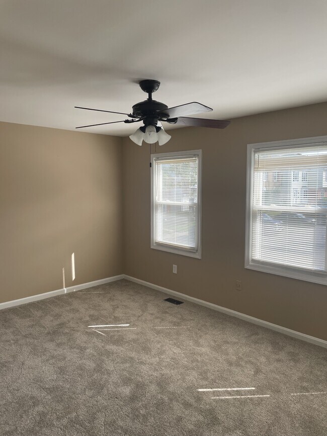 Foto del edificio - 2214 Anvil Ln