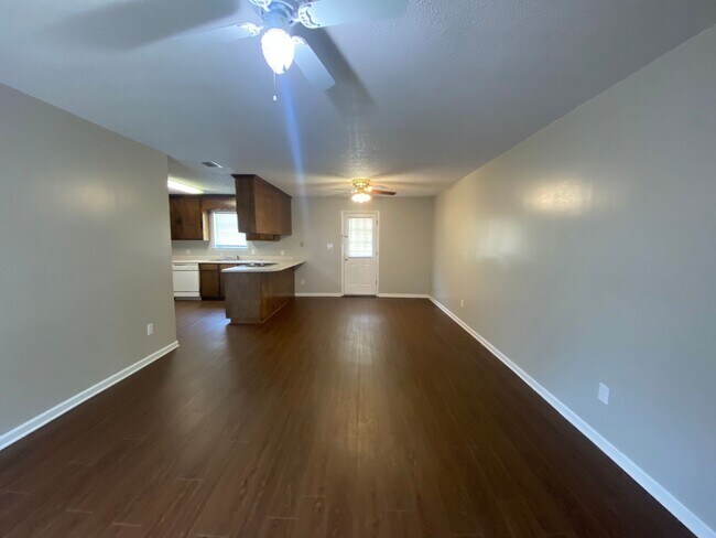 Foto del edificio - 6107 Vinnie Dr