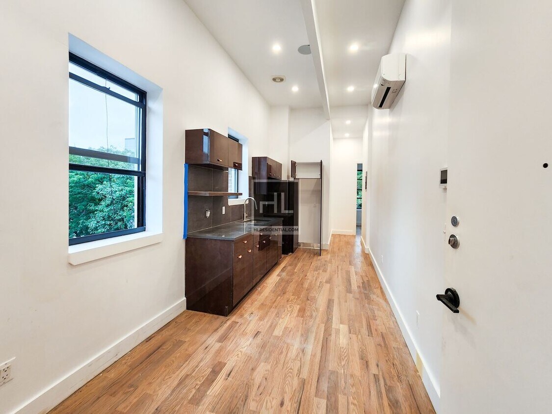 GRAHAM AVENUE / Spacious 6Bedroom, 6Bath... Apartment for Rent in