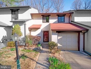 Building Photo - 2303 Glade Bank Way