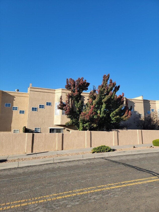 Foto principal - 4904 Serena Cir NE