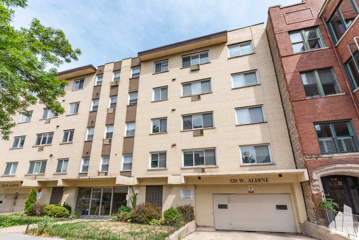 Foto principal - 527 W Aldine Ave