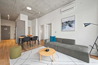 Building Photo - 851 W Blackhawk St