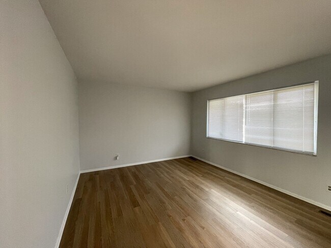 Foto del edificio - 1700 Elaine Rd