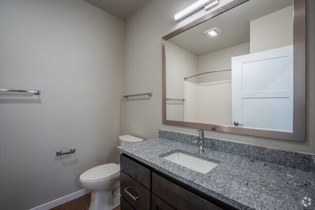 2BR, 2BA - 1,101SF - Bathroom - West End @ University Park
