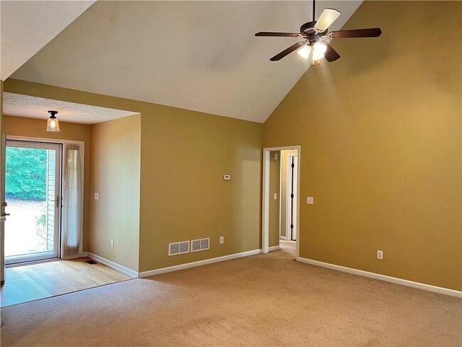 Building Photo - 633 Forest Pine Dr