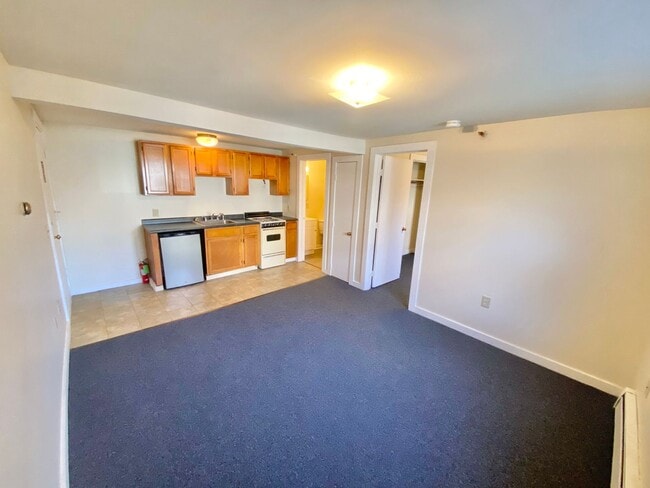 Building Photo - One Bedroom Apartment Winooski Available NOW!